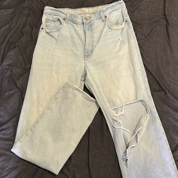 Abercrombie & Fitch— The 90s Straight Ultra High Rise - Picture 1 of 3